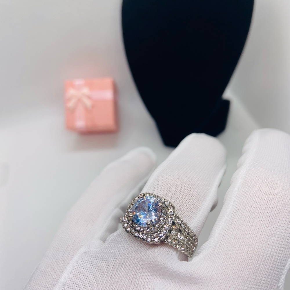 Luxury Silver Square Diamond Cubic Zircon Ring - Picture 9 of 14